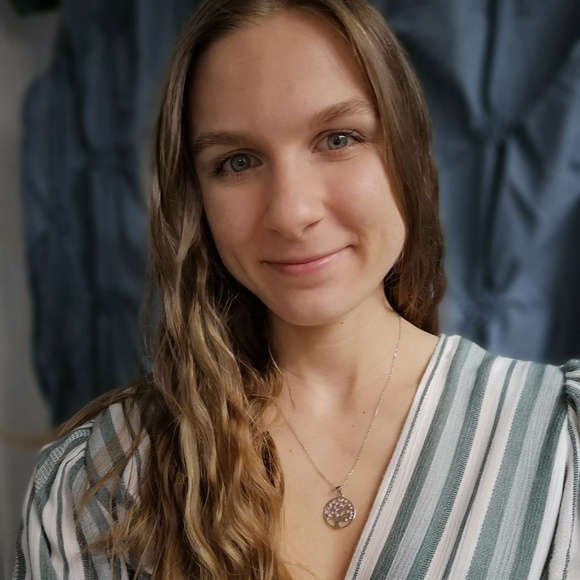 Meet your Posher, Christina - Picture 1 of 1